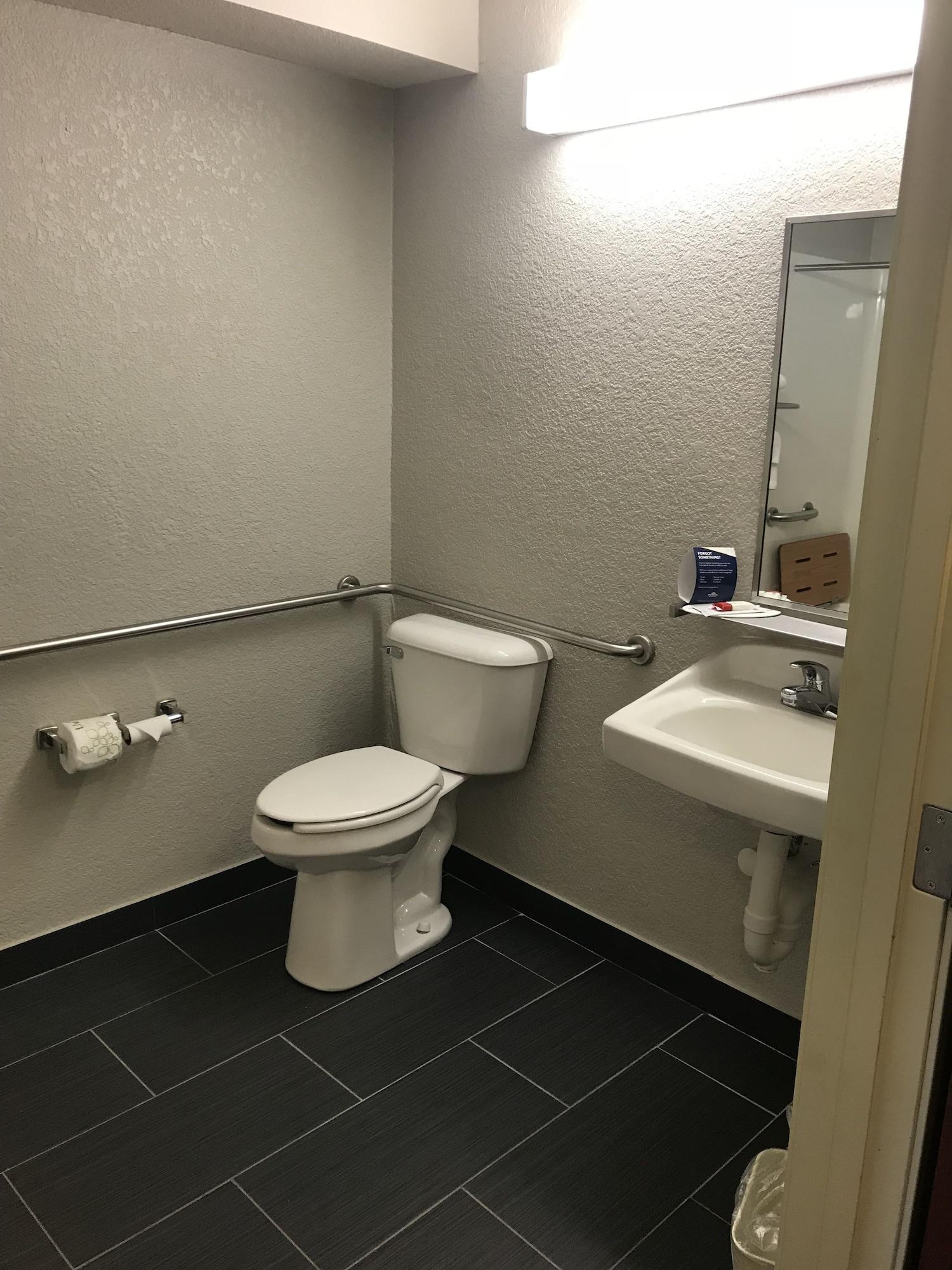Microtel Inn & Suites Urbandale Exteriör bild