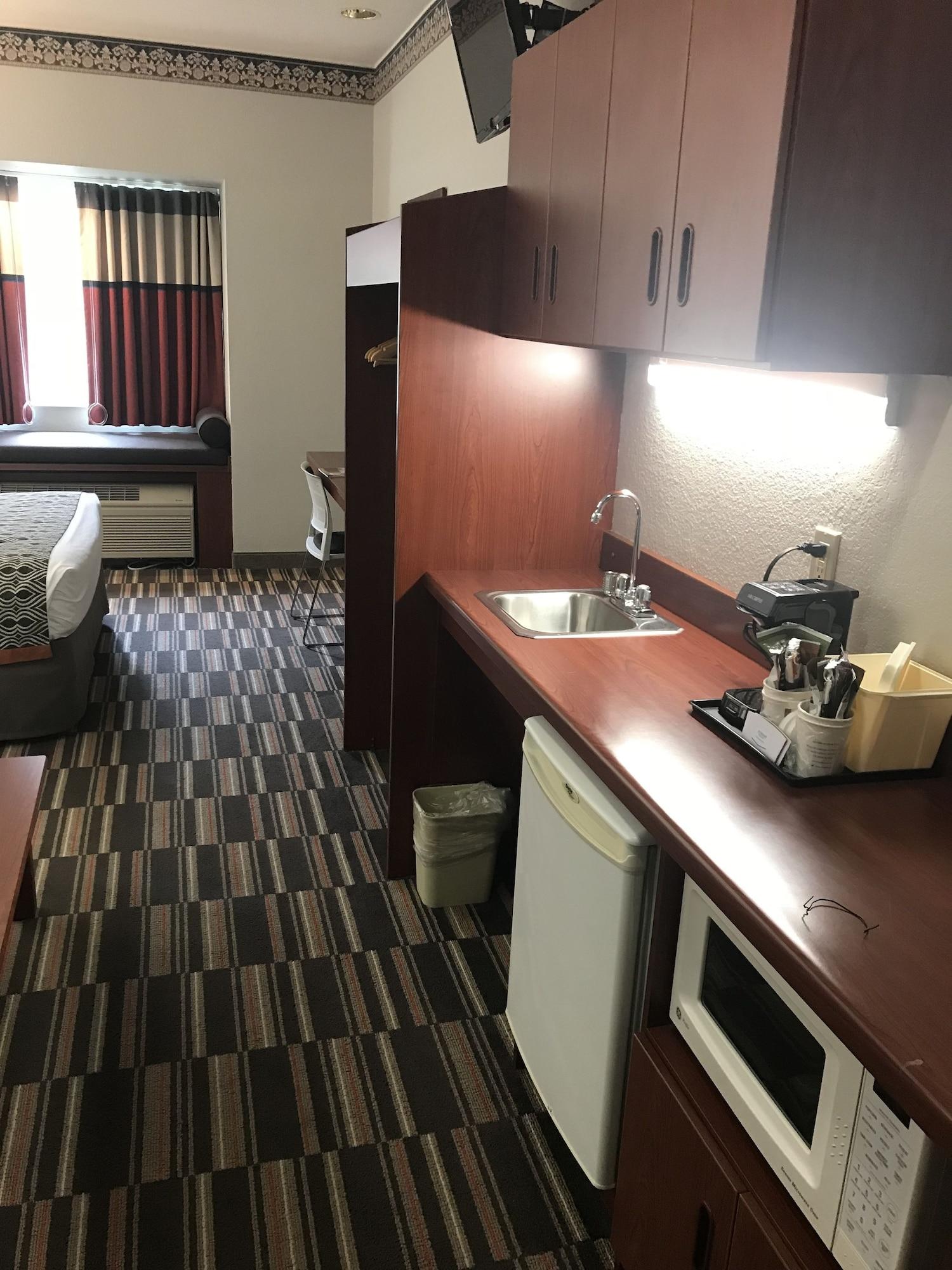 Microtel Inn & Suites Urbandale Exteriör bild