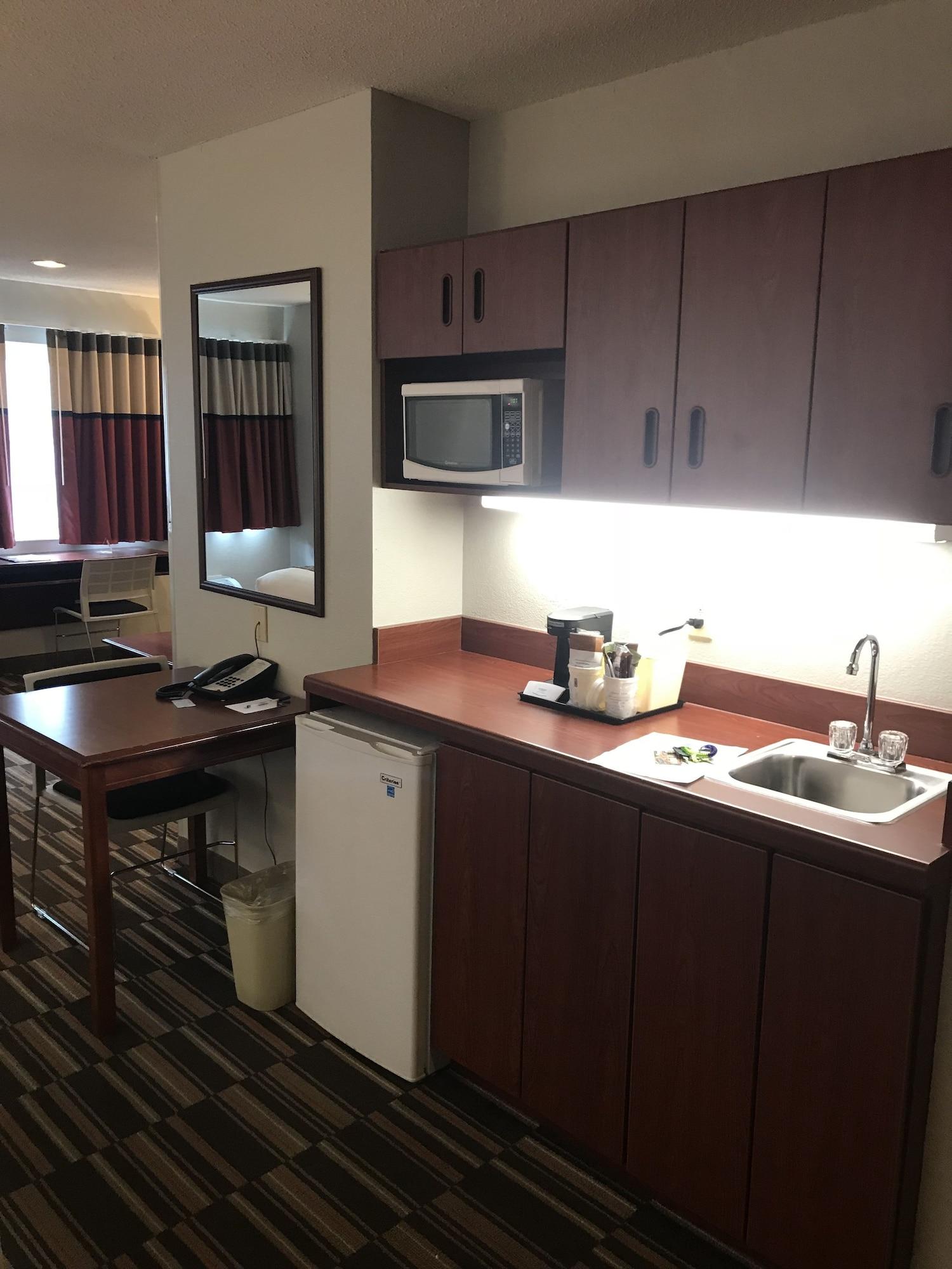 Microtel Inn & Suites Urbandale Exteriör bild