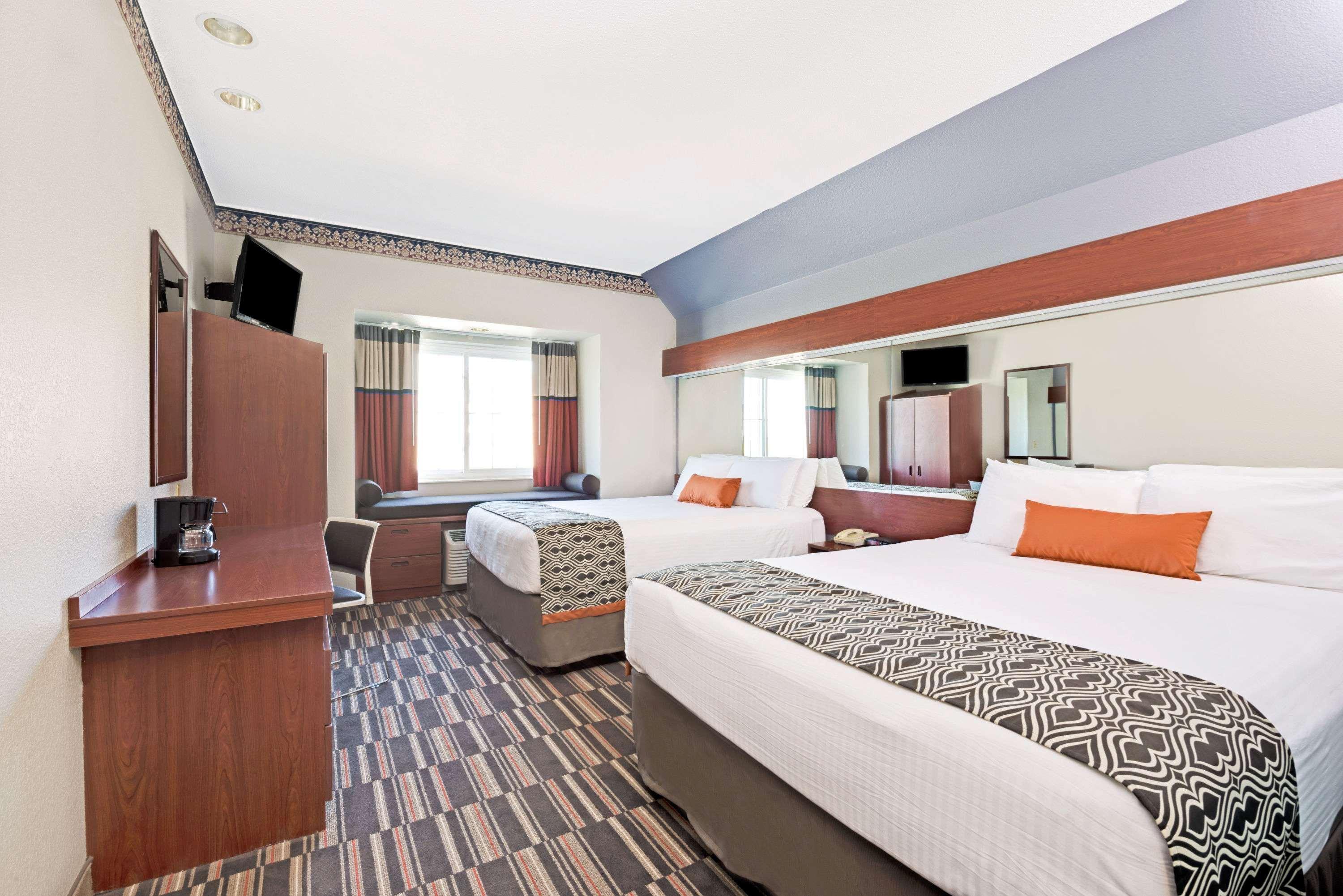 Microtel Inn & Suites Urbandale Exteriör bild