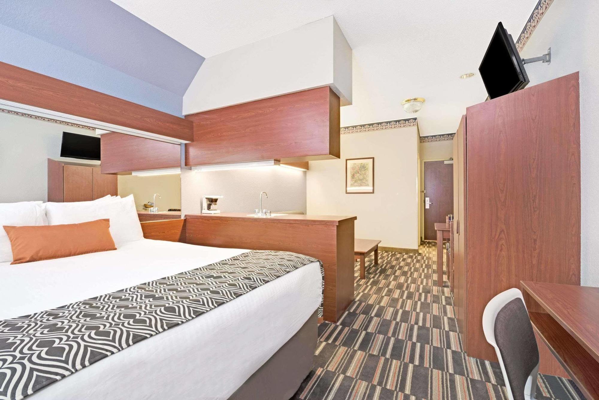 Microtel Inn & Suites Urbandale Exteriör bild